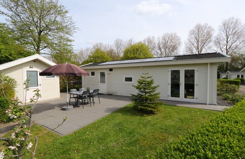 Noord-Scharwoude House | Chalet with 2 bedrooms and a terrace