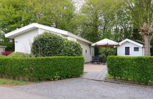 Noord-Scharwoude House | Chalet with 3 bedrooms and a terrace