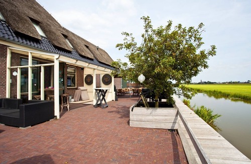 Berkhout Ski Chalet | Chalet with dishwasher near Hoorn