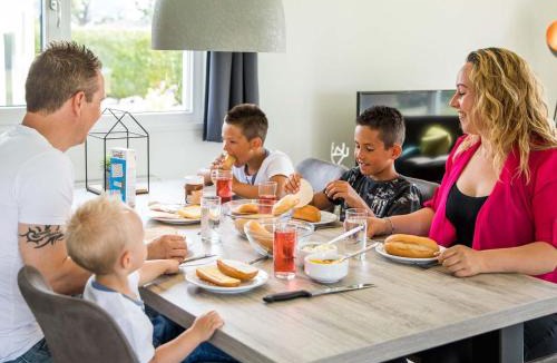 Berkhout Ski Chalet | Chalet with dishwasher near Hoorn