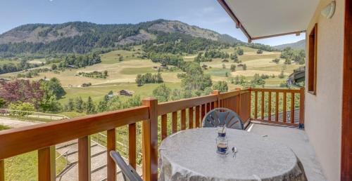 Flumet Apartment | Chalets des Evettes- appartement vue montagne