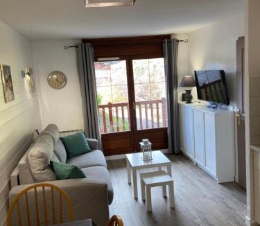 Flumet Apartment | Chalets des Evettes- appartement vue montagne