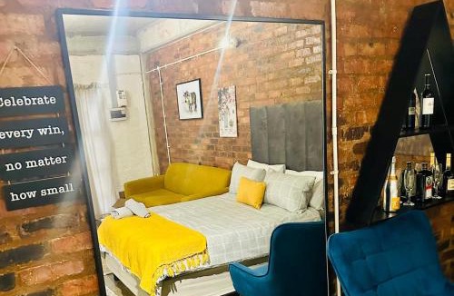 Downtown Johannesburg Apartment | Champagne apartment on Main