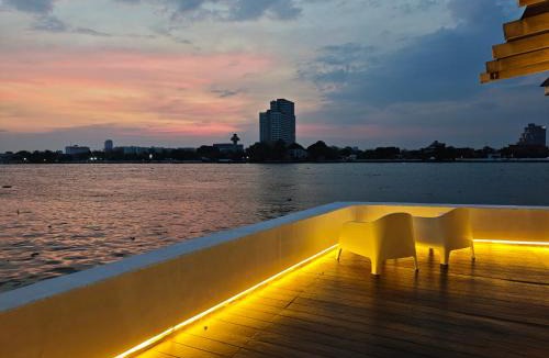 Wachira Phayaban House | Chao phraya riverfront house Baan Rimphraya