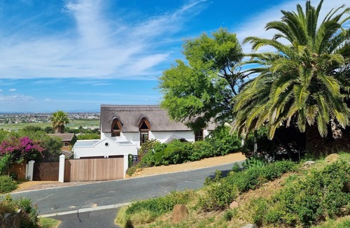 Muizenberg House | Characteristic Cape Home with beautiful views