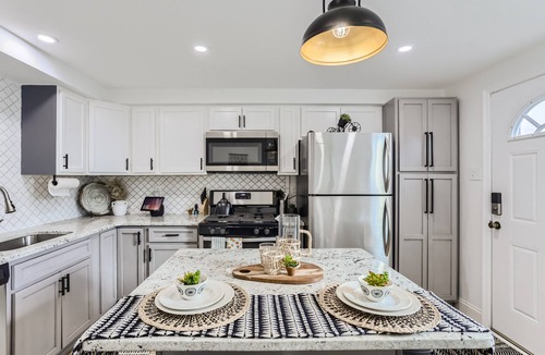 Downtown Baltimore House | Charm City Charmer - Boho Zen Minutes to Harbor and Downtown!