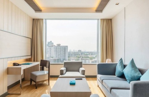 Phra Khanong Nuea Apartment | Charming Sky Bay Suite near BTS Phrakanong 简约迷人房近轻轨站 U4