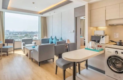 Phra Khanong Nuea Apartment | Charming Sky Bay Suite near BTS Phrakanong 简约迷人房近轻轨站 U10