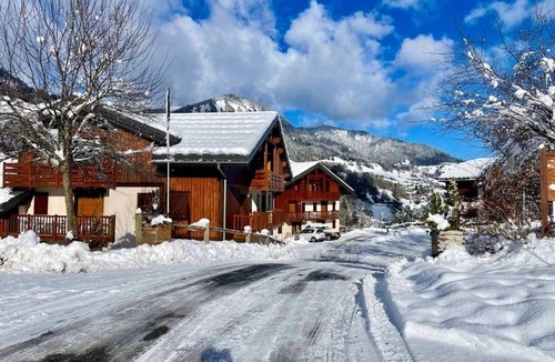 Flumet Apartment | Charmant appartement pour 4 personnes au pied des pistes avec piscine - FR-1-505-110