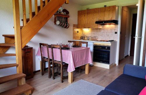 Notre-Dame-de-Bellecombe Apartment | Charmant T2 Mezzanine avec Balcon à Notre-Dame-de-Bellecombe - 4 pers, Proche Commerces et Ski - FR-1-595-14