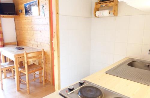 Areches Apartment | Charmant T2 cabine 4 pers, centre-village, proche pistes et commerces, balcon sud, piscine l'été - FR-1-342-145