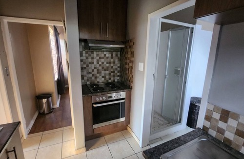 Greater Johannesburg Metropolitan Area House | Charming 1-Bedroom House Rental with Pool in Johannesburg