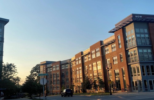 College Park Apartment | Charming 1-bedroom apartment in pleasant Hyattsville. Just steps to the Mall