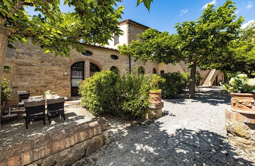 Capannoli Apartment | Charming 2-bedroom apartment with AC and fitness room in Capannoli
