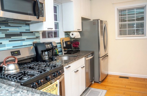 Rockville House | Charming 2-bedroom house in wonderful Rockville with AC