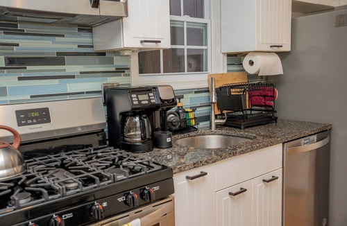 Rockville House | Charming 2-bedroom house in wonderful Rockville with AC