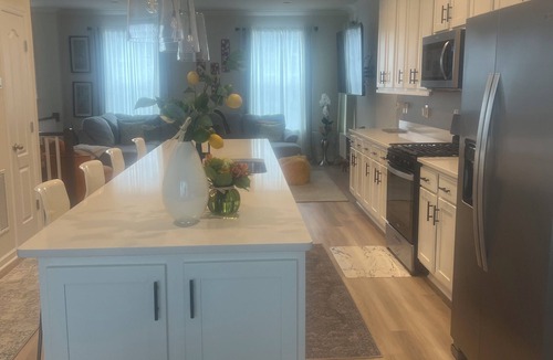 West Laurel House | Charming 2-bedroom townhome in Laurel with WiFi and AC