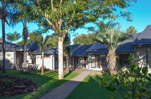 Krugersdorp Cabin | Charming 2-bedroom lodge in peaceful Krugersdorp with WiFi