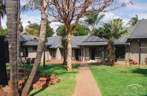 Krugersdorp Cabin | Charming 2-bedroom lodge in peaceful Krugersdorp with WiFi