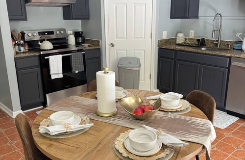 Brooklyn House | Charming 2 Bedrooms in Quiet Baltimore Townhome – All-Inclusive Perks!