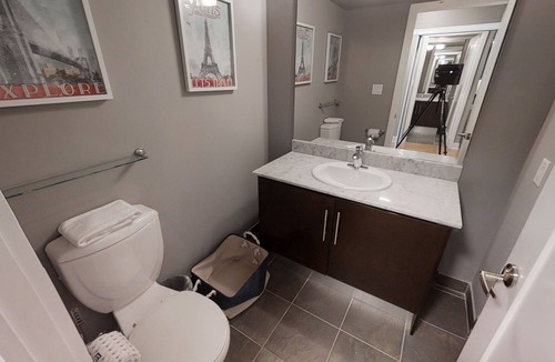 Toronto Entertainment District Apartment | Charming 2-BR Condo in DR Toronto