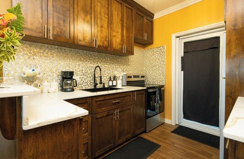 Tar Bay Cottage | Charming 2bedroom cottage with AC, WiFi,Two-minute walk to beach.Island getaway!