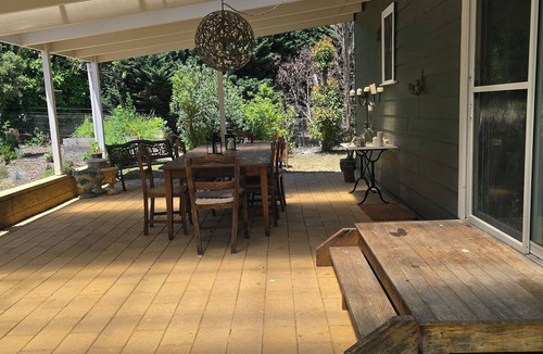 Braidwood House | Charming 3 bedroom cabin on 5 acres on the edge of Historic Braidwood