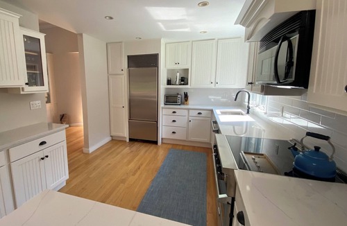 Wainscott House | Charming 3-bedroom house with AC, WiFi and heated pool in lovely Wainscott