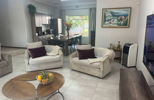 Eldoraigne House | Charming 3-bedroom house with WiFi, fitness room in welcoming Centurion
