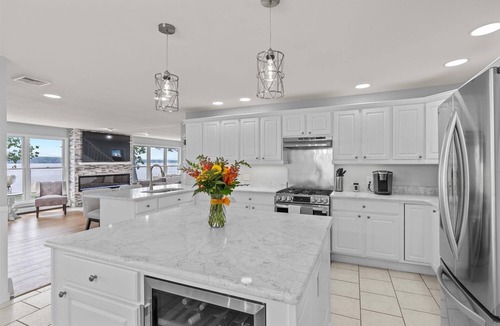 Town of Owasco House | Charming 3-bedroom lake front home with patio, WiFi and AC. Minutes from Auburn.