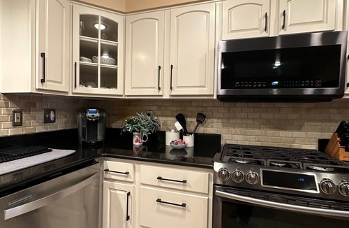 Gaithersburg House | Charming 3-bedroom family friendly townhome with AC and WiFi in Gaithersburg