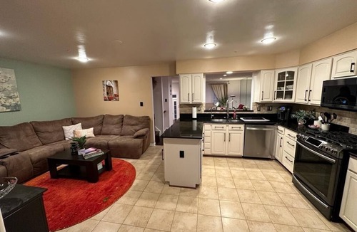 Gaithersburg House | Charming 3-bedroom family friendly townhome with AC and WiFi in Gaithersburg