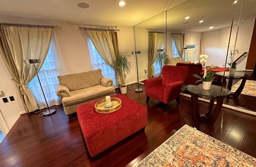 Gaithersburg House | Charming 3-bedroom family friendly townhome with AC and WiFi in Gaithersburg