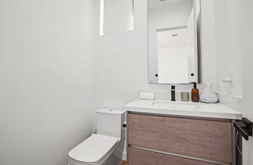 Mar Vista House | Charming 3-bedroom house in wonderful Los Angeles with WiFi, AC