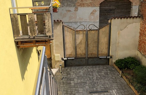 Casteldidone Apartment | Charming apartment with private parking near the Cremona Racing Circuit