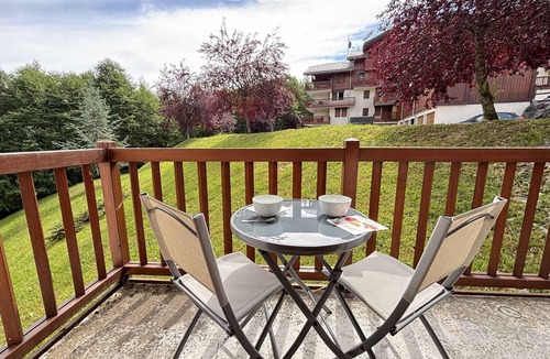 Flumet Apartment | Charming apartment for 4 at the foot of the slopes with pool