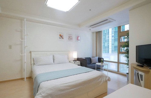 Sajik-dong Apartment | Charming apartment in fantastic Seoul perfect for your city escape