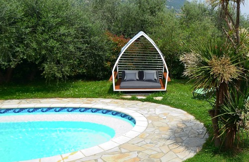 La Gaude Villa | Charming apartment in Côte d'Azur villa, private garden and large pool.