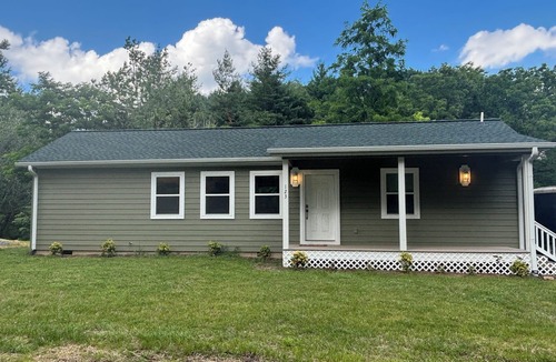 Sparta Cottage | Charming Cottage at Bridge Over Doubled Waters in Sparta, NC