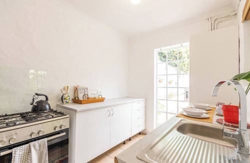 Greater Johannesburg Metropolitan Area Cottage | Charming cottage in terrific Johannesburg with WiFi