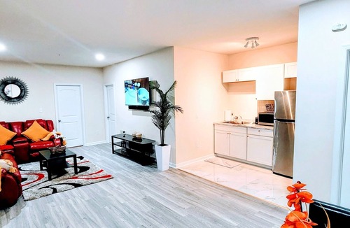 Glenarden House | Charming & cozi Basement in a Family-Friendly Lanham Neighborhood, MD.