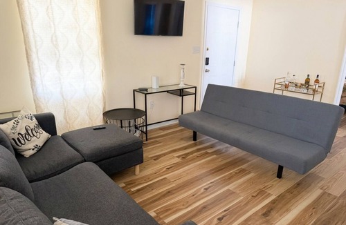 Wagener Terrace Apartment | Charming Downtown Charleston 2BR & Walk Everywhere