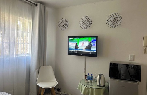 Greater Johannesburg Metropolitan Area Apartment | Charming Executive Studio, Solar power, WiFi