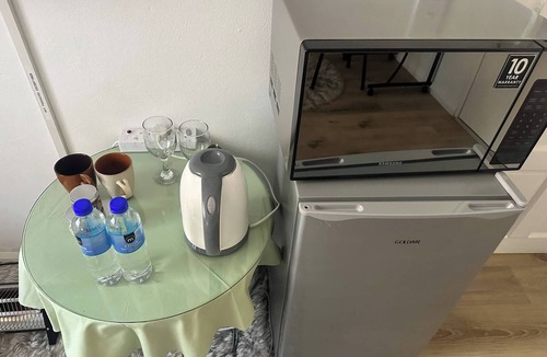 Greater Johannesburg Metropolitan Area Apartment | Charming Executive Studio, Solar power, WiFi