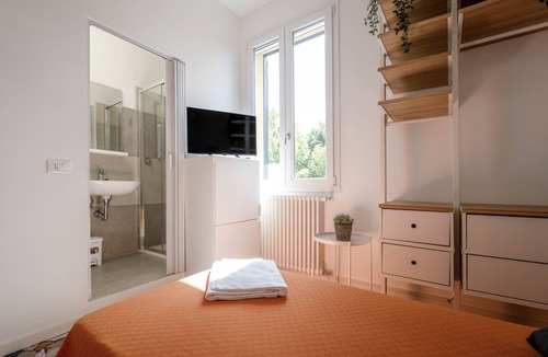 Castel San Pietro Terme House | Charming Guest Room in Frassino with Private Entrance