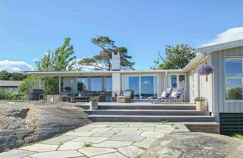 Stavern House | Charming holiday home by sea near Stavern