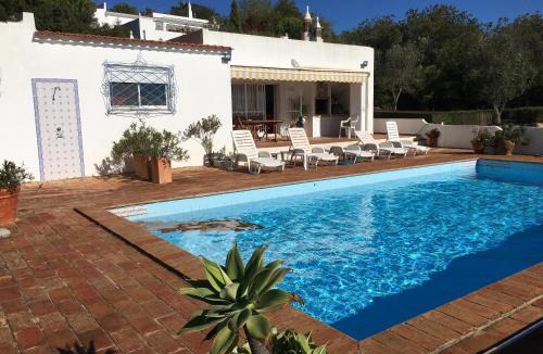 Quinta das Raposeiras House | Charming House with Pool in Faro