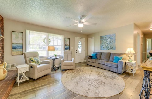 Arlington House | Charming Jonesville Home w/Grill - Near Wineries!
