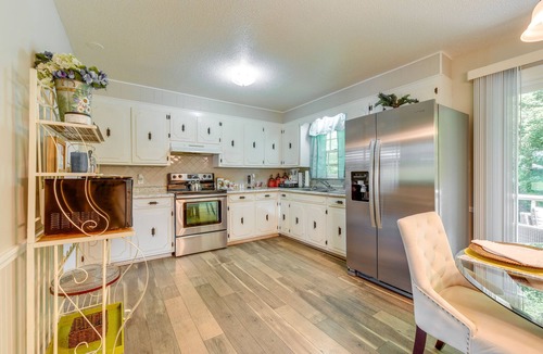 Arlington House | Charming Jonesville Home w/Grill - Near Wineries!