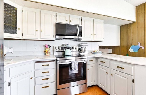 Nekoosa House | Charming Lake Camelot Family Retreat